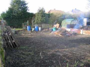 This is towards the end of the day, the Kids' Community Garden plot looking pretty good already. Amazing what a few volunteers can achieve - many thanks to everyone who helped!